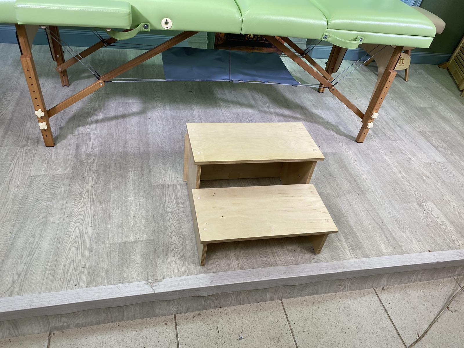 Стационарный массажный стол деревянный FIX-MT2 (МСТЛ) купить в Denirashop - DeniraShop